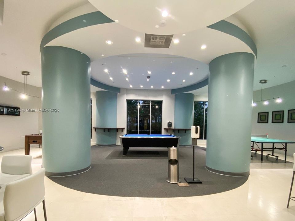 En Venta: $640,000 (2 camas, 2 baños, 1328 Pies cuadrados)