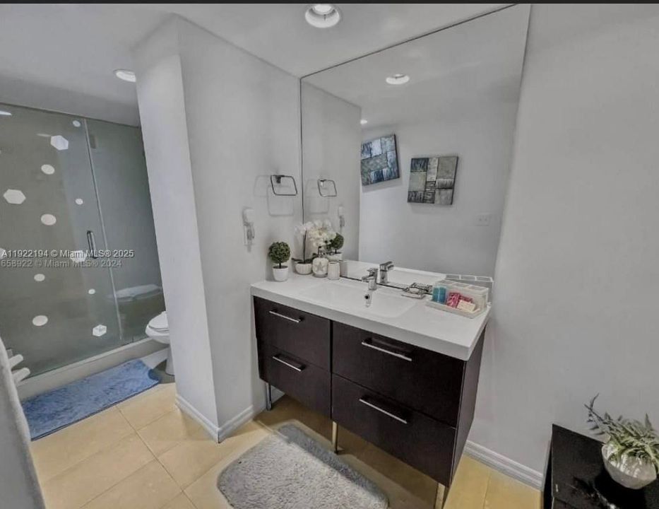 En Venta: $640,000 (2 camas, 2 baños, 1328 Pies cuadrados)