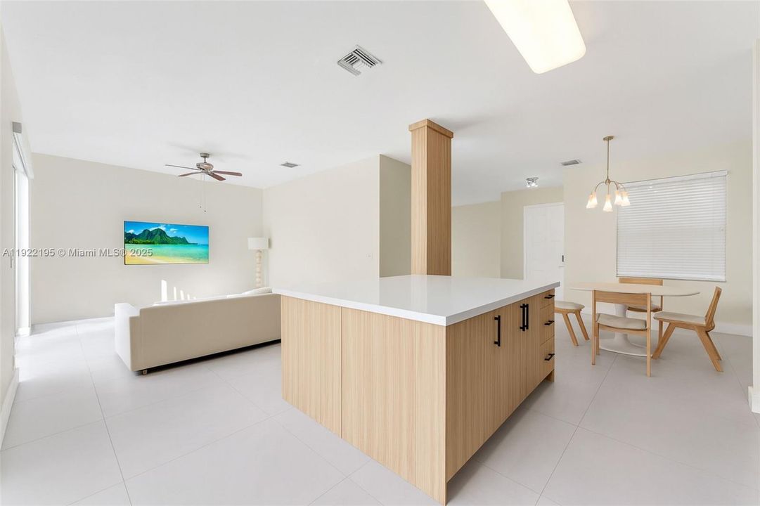 En Renta: $3,875 (3 camas, 2 baños, 1881 Pies cuadrados)