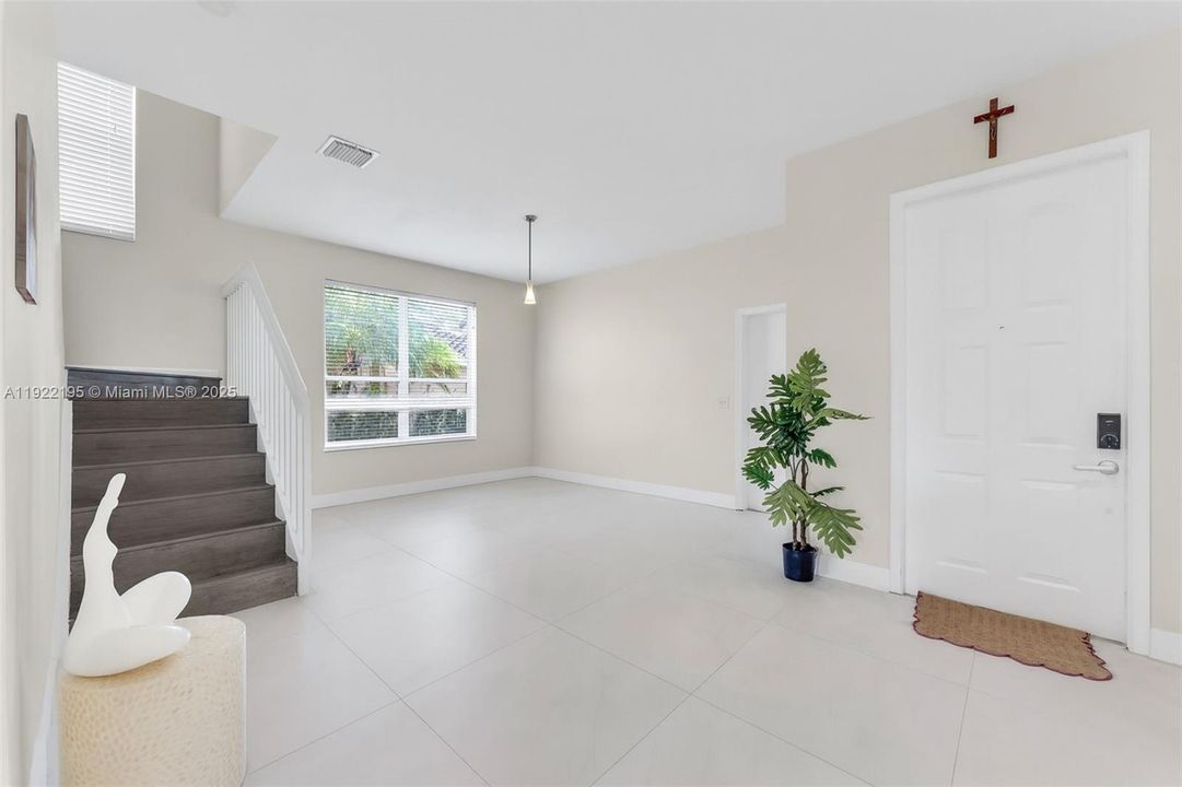 En Renta: $3,875 (3 camas, 2 baños, 1881 Pies cuadrados)