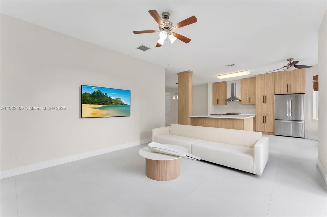 En Renta: $3,875 (3 camas, 2 baños, 1881 Pies cuadrados)