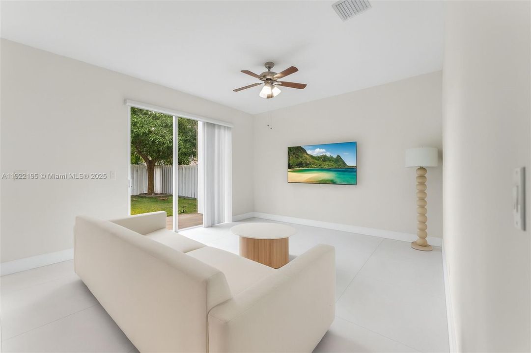 En Renta: $3,875 (3 camas, 2 baños, 1881 Pies cuadrados)