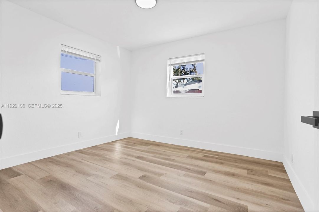 В аренду: $3,000 (3 спален, 2 ванн, 920 Квадратных фут)