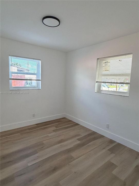 For Rent: $3,300 (3 beds, 2 baths, 920 Square Feet)