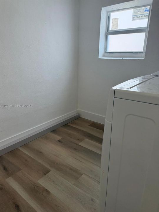 For Rent: $3,300 (3 beds, 2 baths, 920 Square Feet)