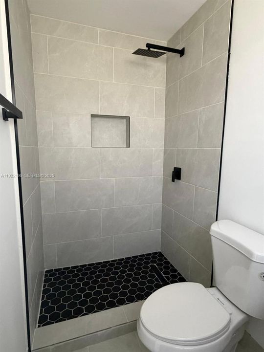 For Rent: $3,300 (3 beds, 2 baths, 920 Square Feet)