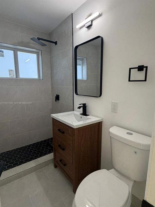 For Rent: $3,300 (3 beds, 2 baths, 920 Square Feet)