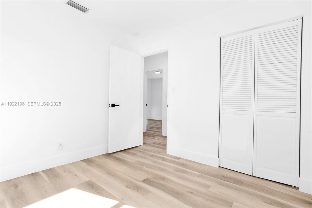 В аренду: $3,000 (3 спален, 2 ванн, 920 Квадратных фут)