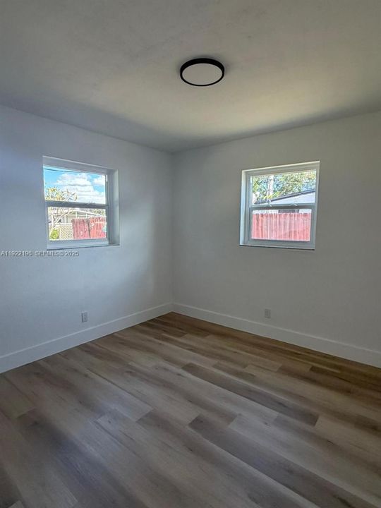 For Rent: $3,300 (3 beds, 2 baths, 920 Square Feet)