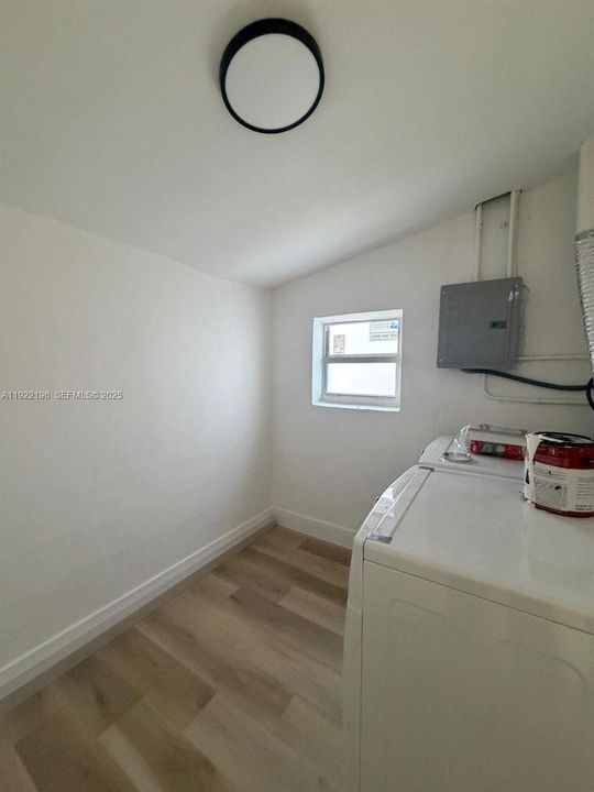 For Rent: $3,300 (3 beds, 2 baths, 920 Square Feet)