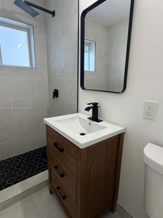 For Rent: $3,300 (3 beds, 2 baths, 920 Square Feet)