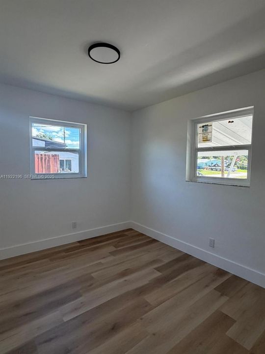 For Rent: $3,300 (3 beds, 2 baths, 920 Square Feet)