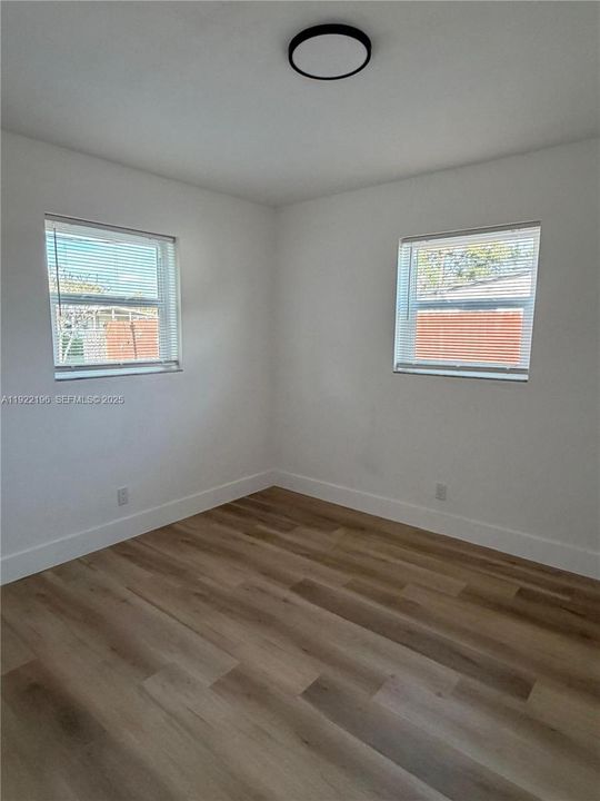 For Rent: $3,300 (3 beds, 2 baths, 920 Square Feet)