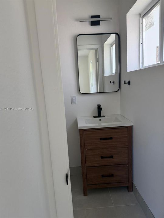 For Rent: $3,300 (3 beds, 2 baths, 920 Square Feet)