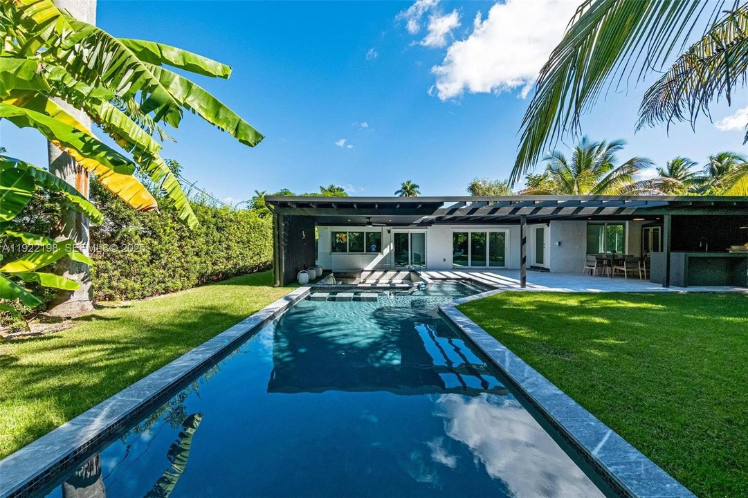 En Renta: $15,000 (3 camas, 2 baños, 3008 Pies cuadrados)