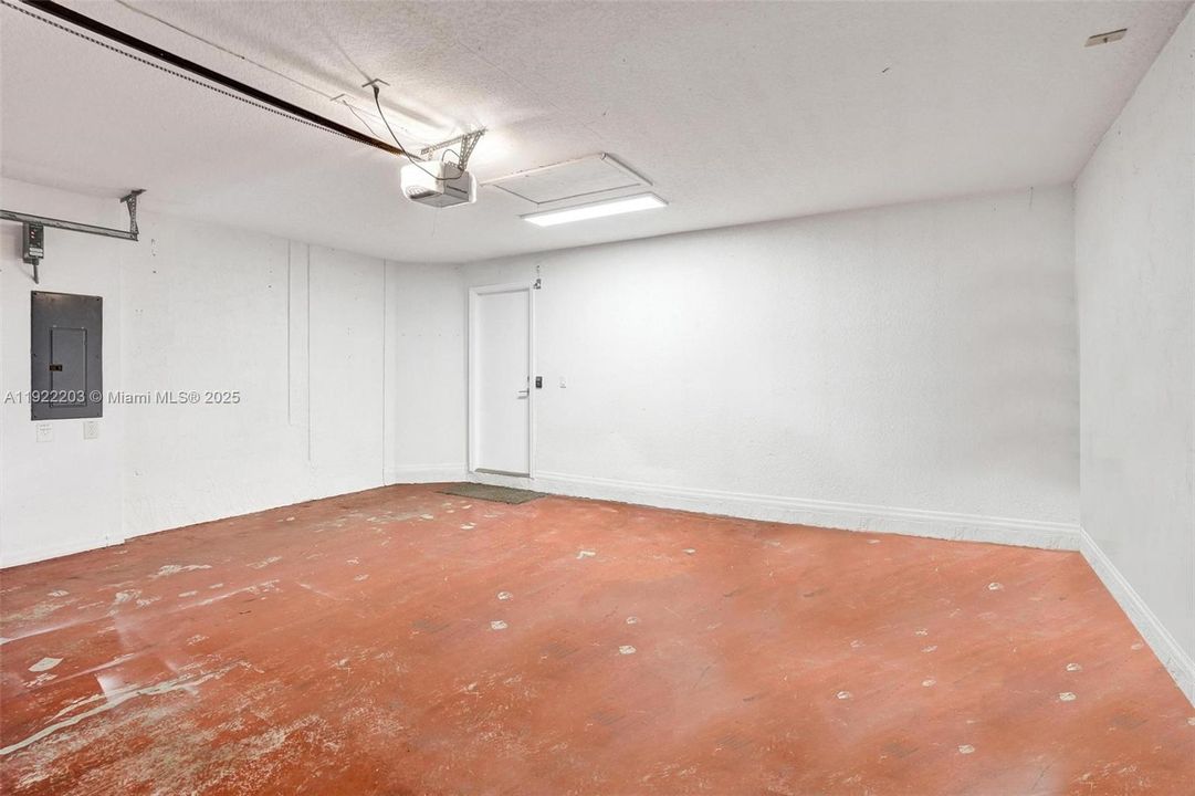 出租: $3,200 (3 贝兹, 2 浴室, 1371 平方英尺)