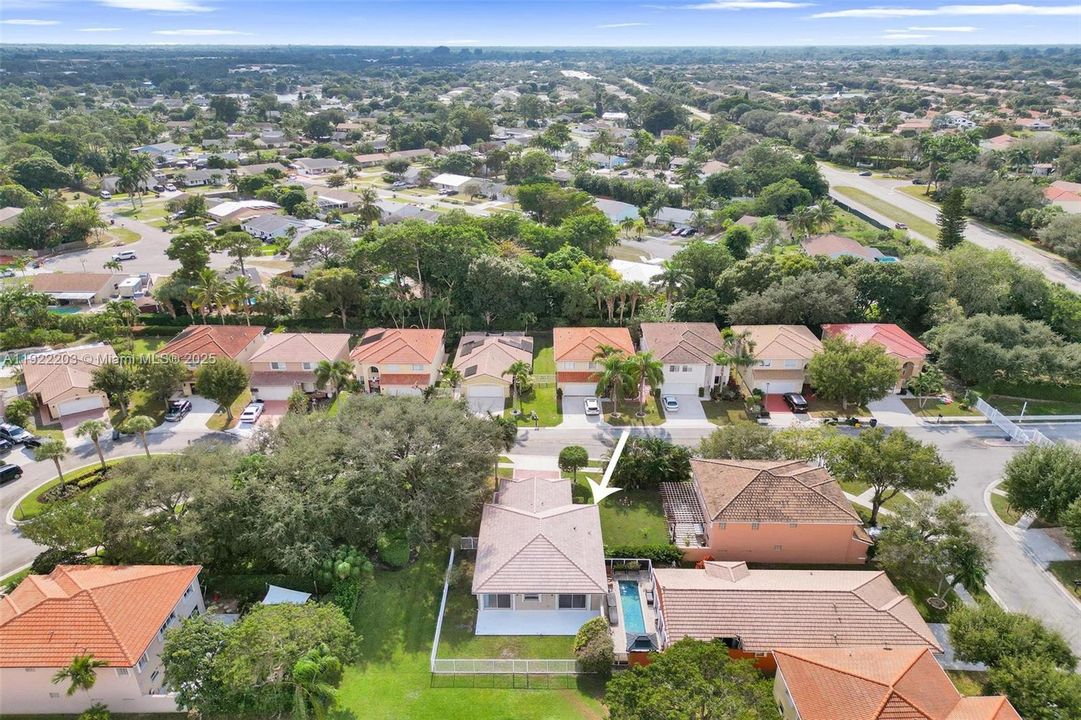 出租: $3,200 (3 贝兹, 2 浴室, 1371 平方英尺)