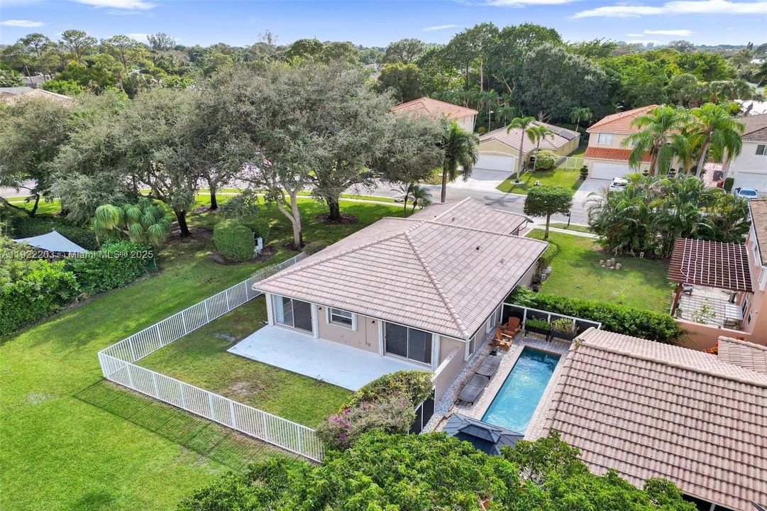 出租: $3,200 (3 贝兹, 2 浴室, 1371 平方英尺)