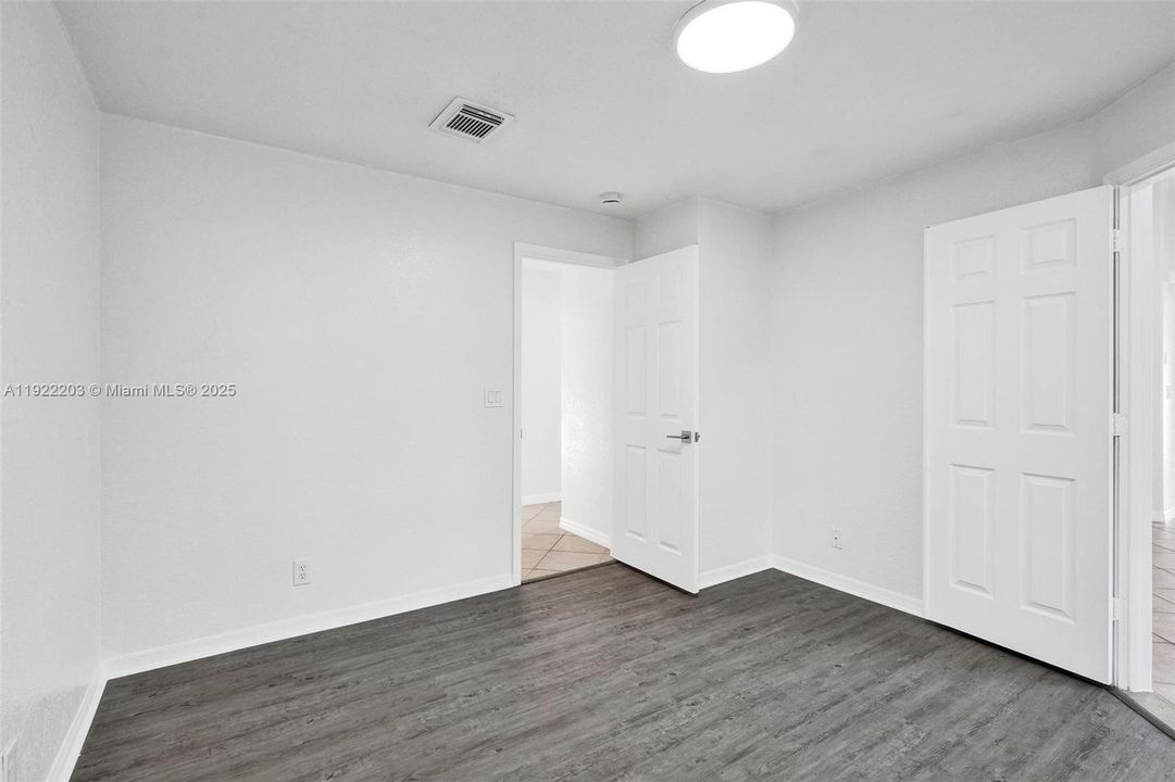 出租: $3,200 (3 贝兹, 2 浴室, 1371 平方英尺)