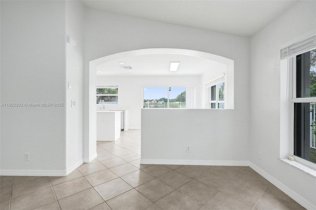 出租: $3,200 (3 贝兹, 2 浴室, 1371 平方英尺)