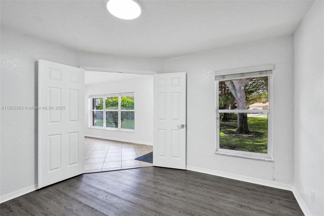 出租: $3,200 (3 贝兹, 2 浴室, 1371 平方英尺)