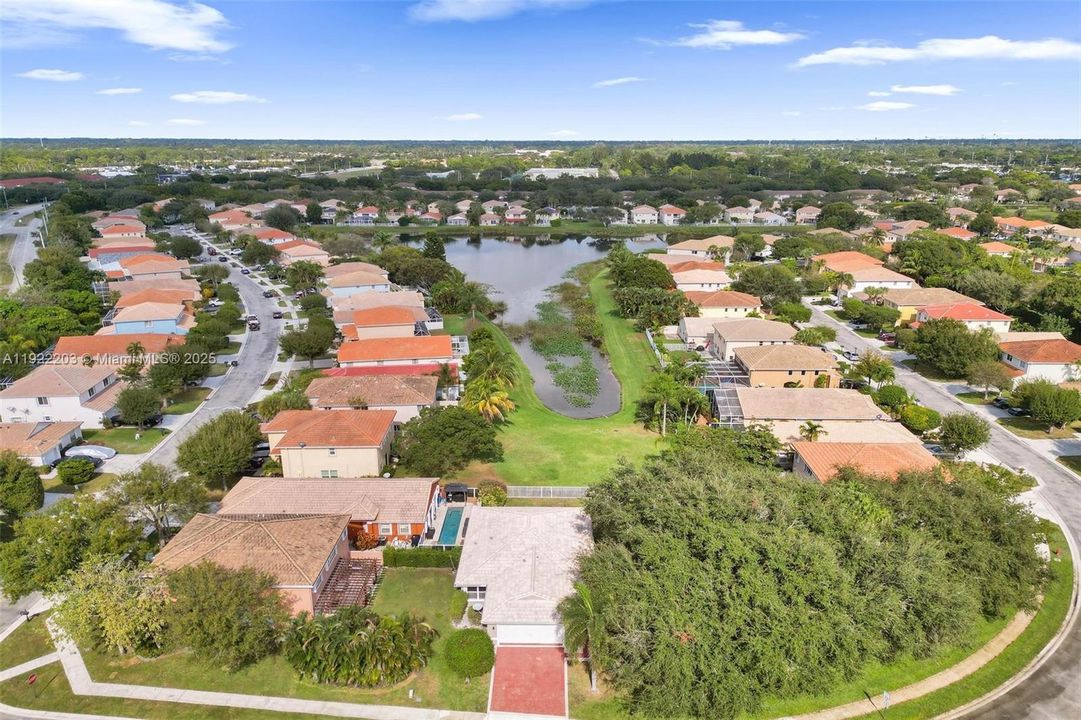 出租: $3,200 (3 贝兹, 2 浴室, 1371 平方英尺)