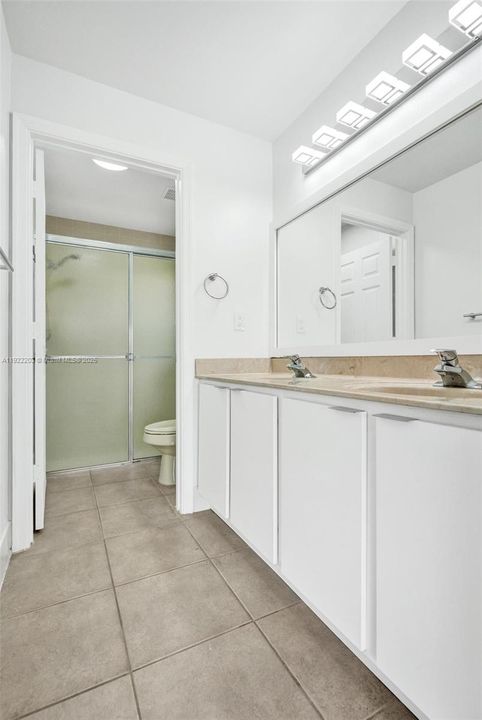 出租: $3,200 (3 贝兹, 2 浴室, 1371 平方英尺)