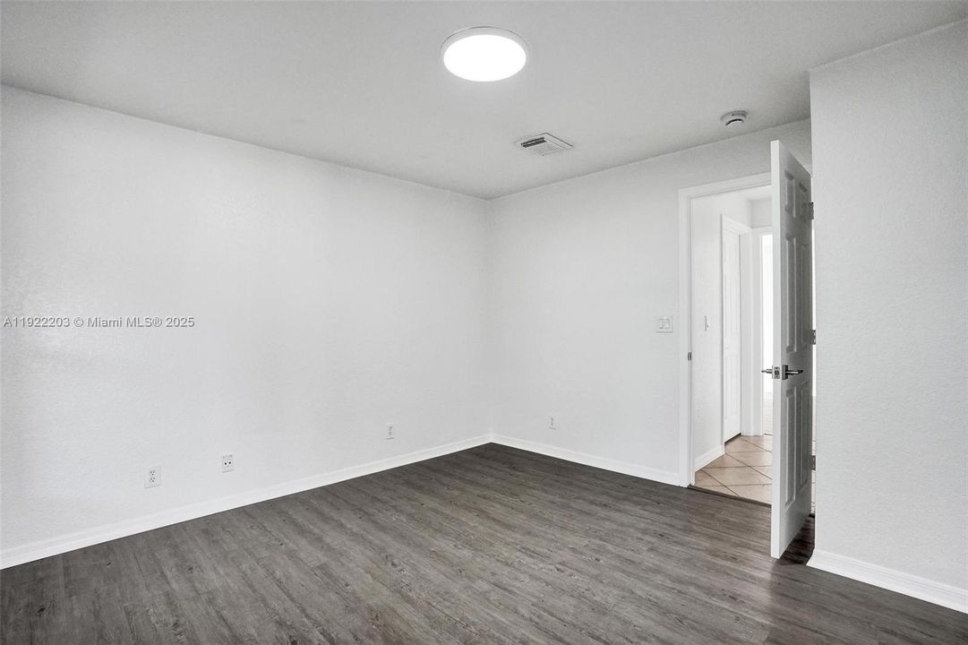 出租: $3,200 (3 贝兹, 2 浴室, 1371 平方英尺)