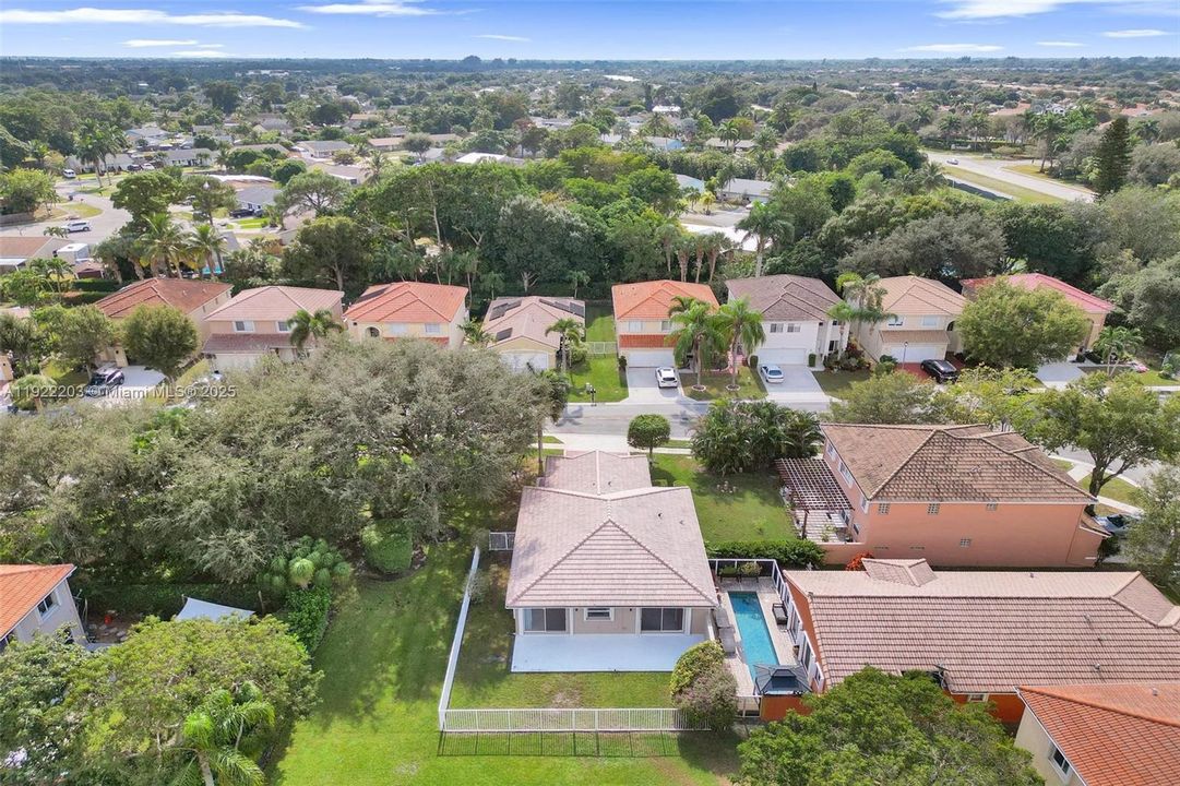 出租: $3,200 (3 贝兹, 2 浴室, 1371 平方英尺)