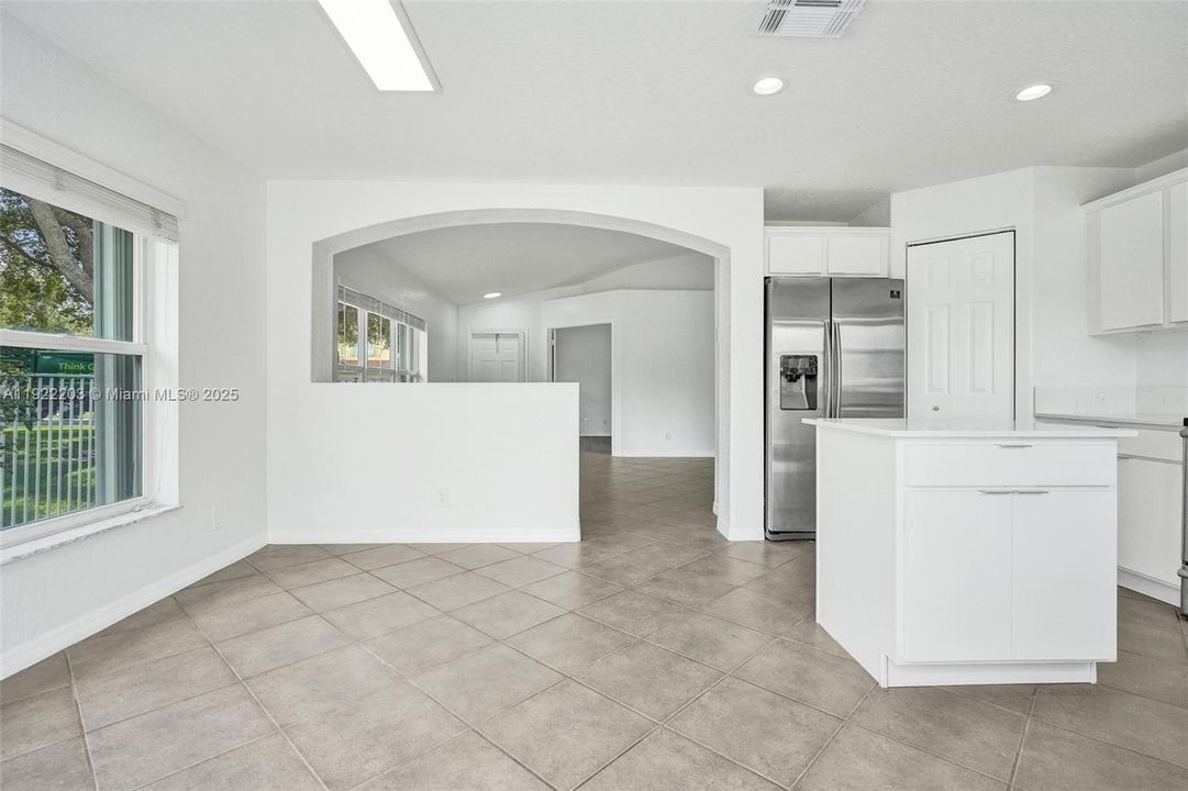 出租: $3,200 (3 贝兹, 2 浴室, 1371 平方英尺)