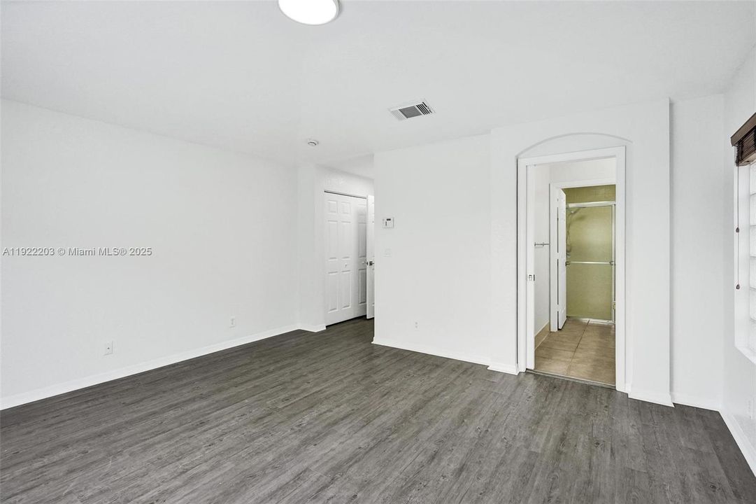 出租: $3,200 (3 贝兹, 2 浴室, 1371 平方英尺)