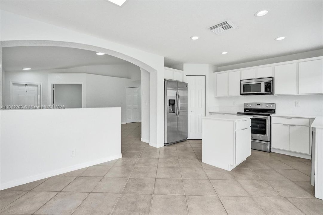 出租: $3,200 (3 贝兹, 2 浴室, 1371 平方英尺)