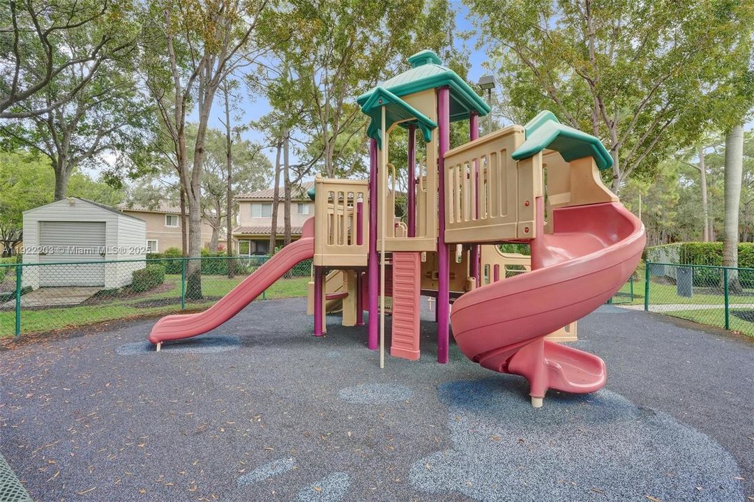 出租: $3,200 (3 贝兹, 2 浴室, 1371 平方英尺)