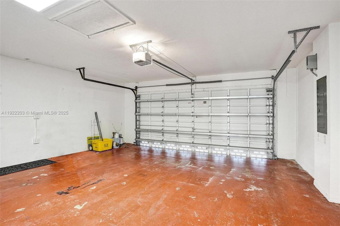 出租: $3,200 (3 贝兹, 2 浴室, 1371 平方英尺)