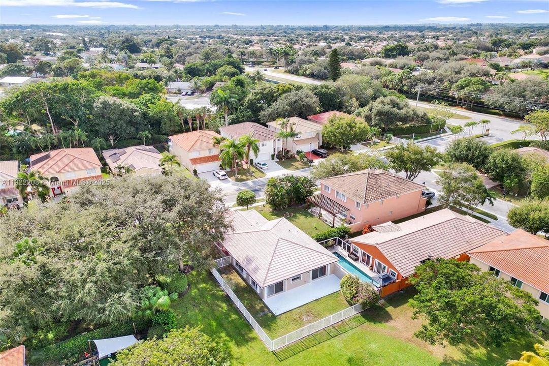 出租: $3,200 (3 贝兹, 2 浴室, 1371 平方英尺)