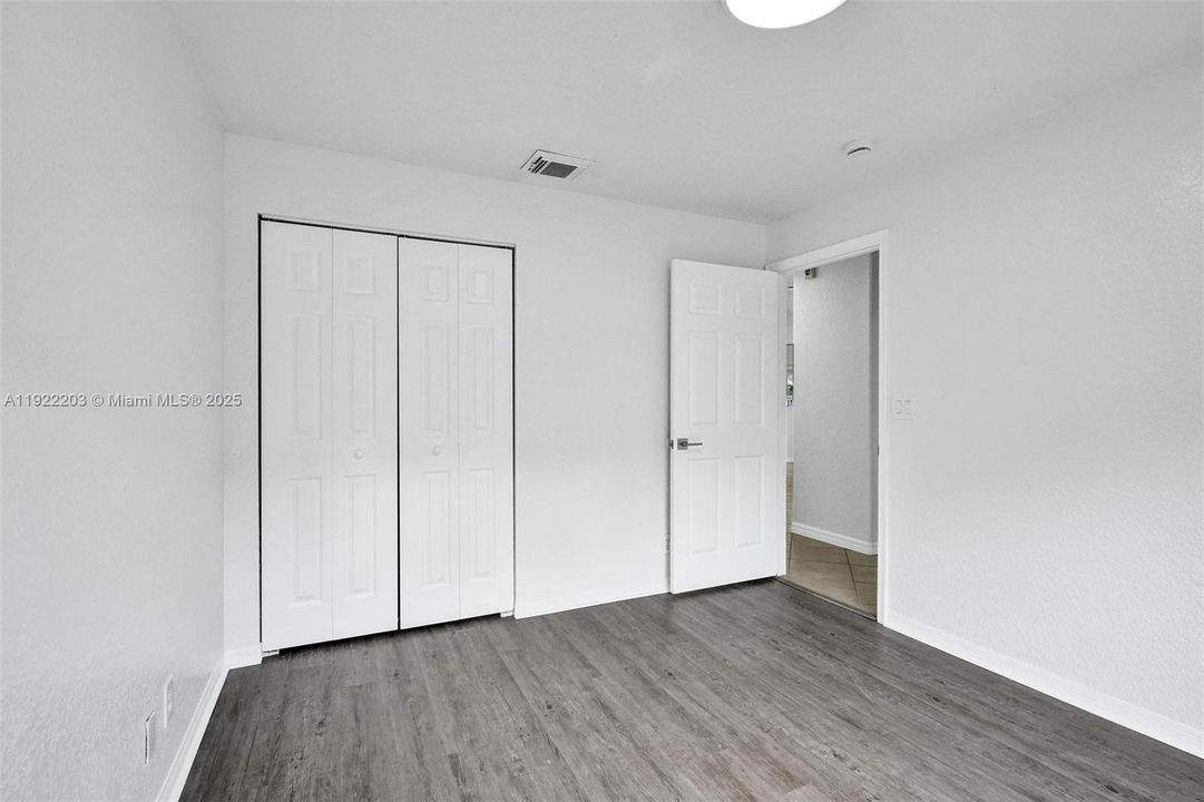 出租: $3,200 (3 贝兹, 2 浴室, 1371 平方英尺)