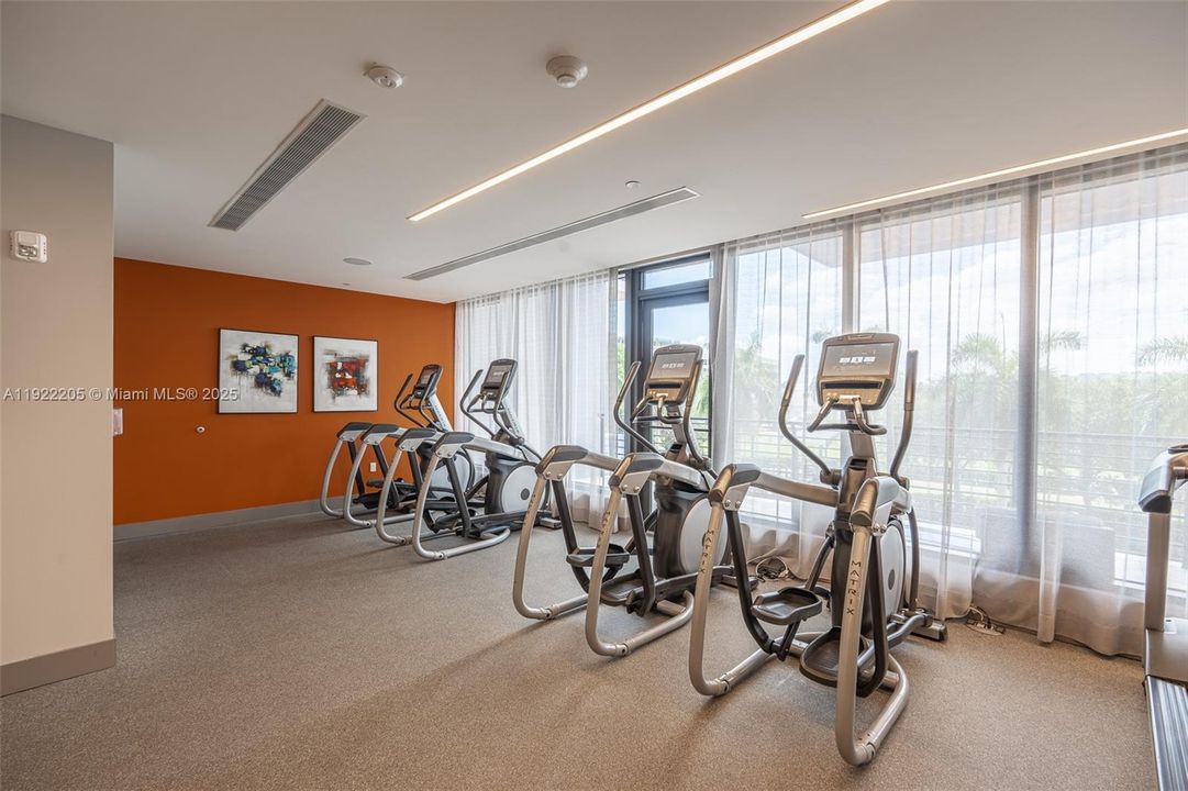 For Sale: $650,000 (2 beds, 2 baths, 1020 Square Feet)