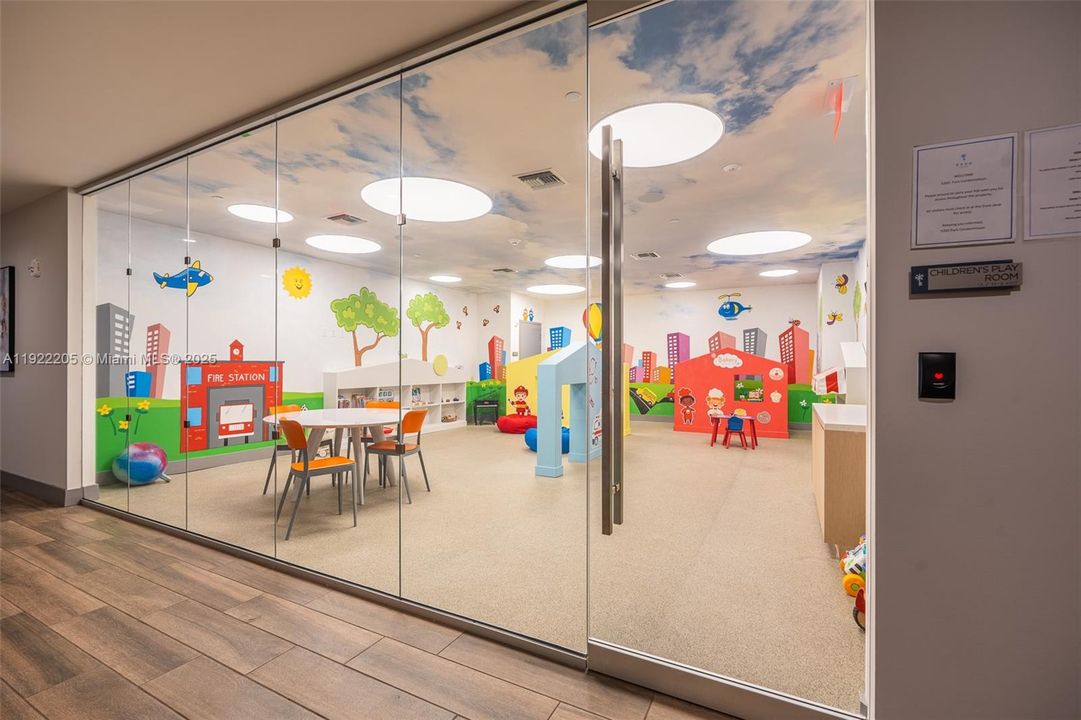 For Sale: $650,000 (2 beds, 2 baths, 1020 Square Feet)