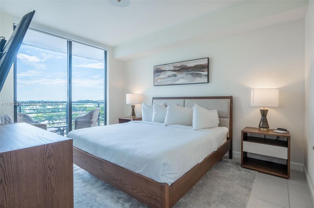 For Sale: $650,000 (2 beds, 2 baths, 1020 Square Feet)