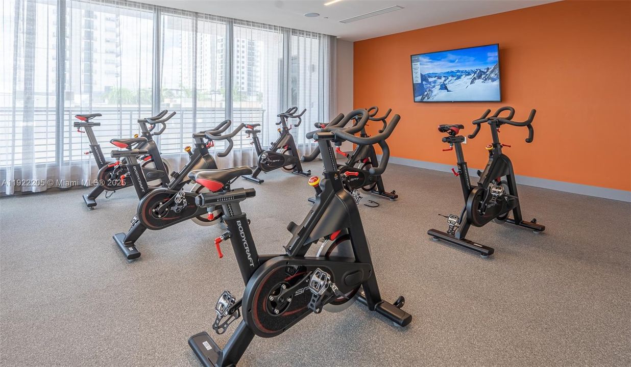 For Sale: $650,000 (2 beds, 2 baths, 1020 Square Feet)