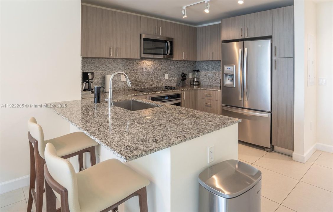 For Sale: $650,000 (2 beds, 2 baths, 1020 Square Feet)