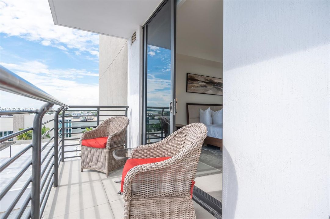 For Sale: $650,000 (2 beds, 2 baths, 1020 Square Feet)