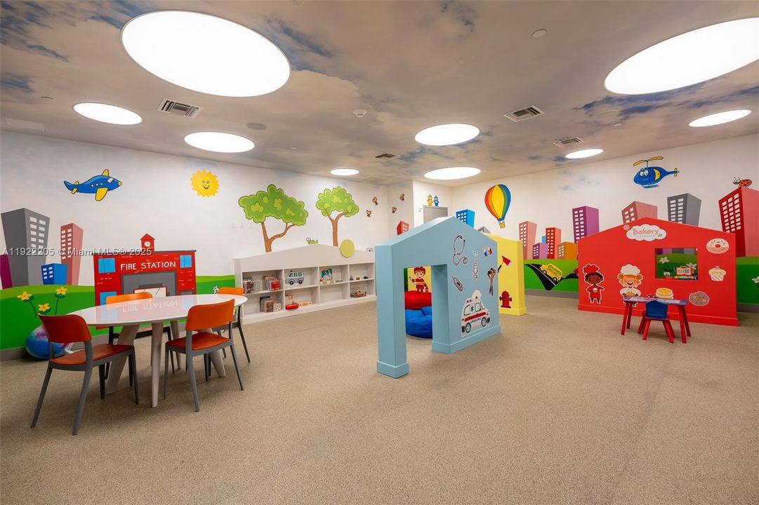 For Sale: $650,000 (2 beds, 2 baths, 1020 Square Feet)