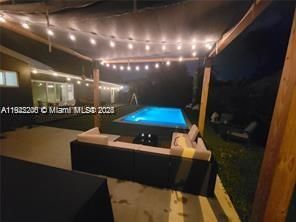 На продажу: $899,000 (4 спален, 2 ванн, 2005 Квадратных фут)