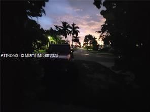 На продажу: $899,000 (4 спален, 2 ванн, 2005 Квадратных фут)