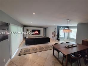 На продажу: $899,000 (4 спален, 2 ванн, 2005 Квадратных фут)