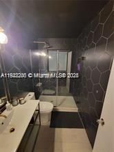 На продажу: $899,000 (4 спален, 2 ванн, 2005 Квадратных фут)