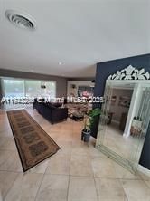 На продажу: $899,000 (4 спален, 2 ванн, 2005 Квадратных фут)