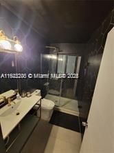 На продажу: $899,000 (4 спален, 2 ванн, 2005 Квадратных фут)