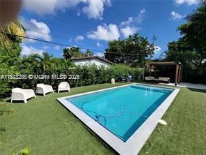 На продажу: $899,000 (4 спален, 2 ванн, 2005 Квадратных фут)